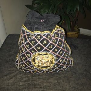 Bohemian style cross body purse.size os